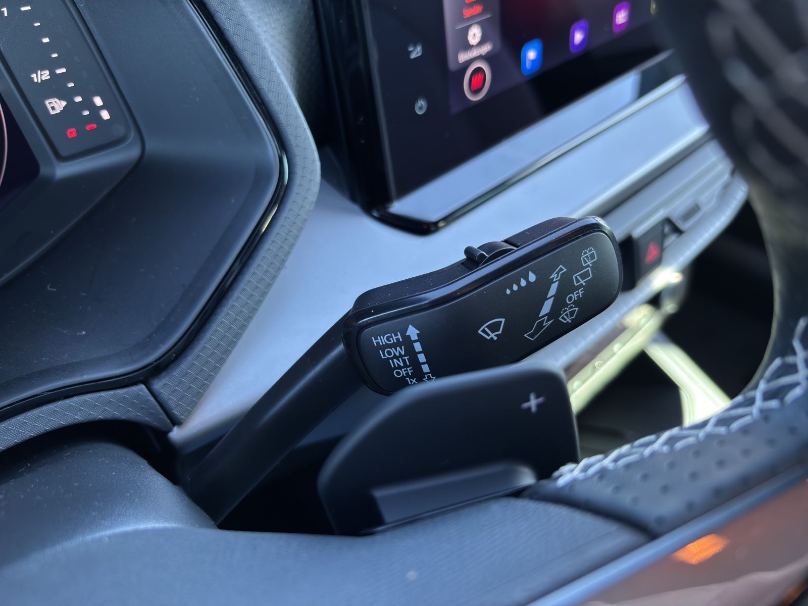 Fahrzeugabbildung SEAT Arona 1.0 TSI FR KESSY RFK 18" BICOLOUR