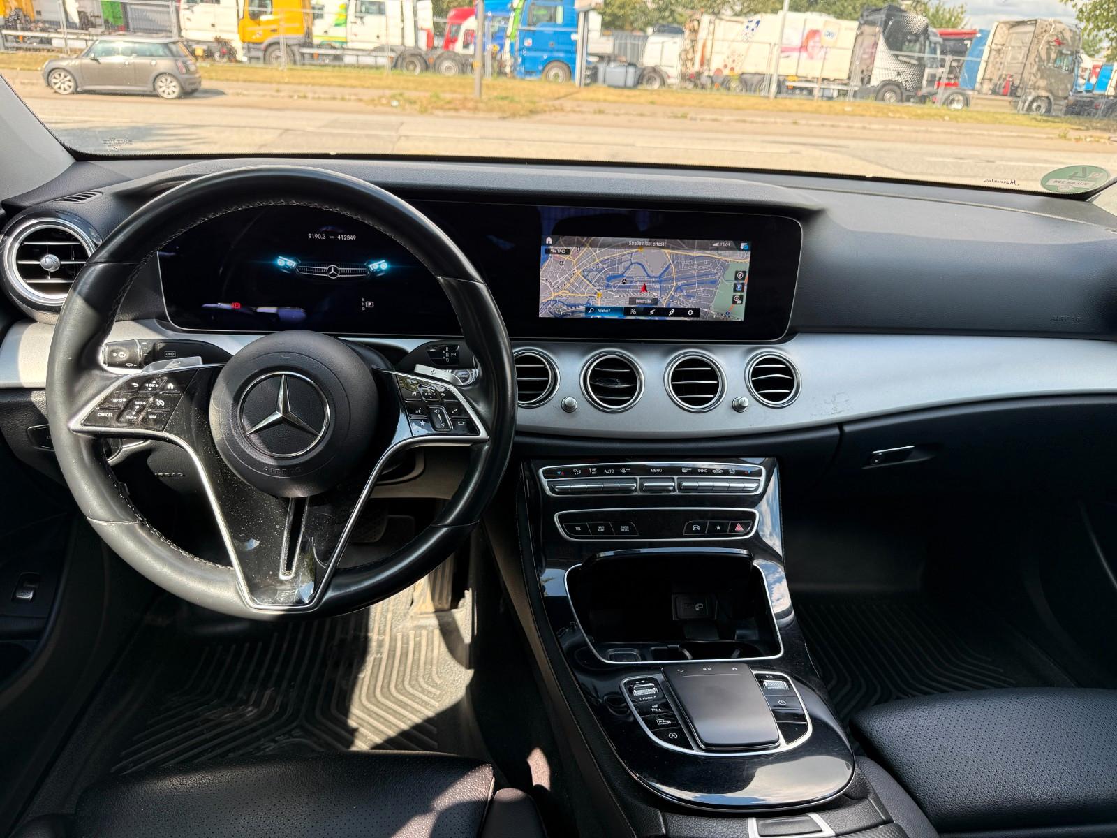 Mercedes-Benz E 220d-Limousine-Avantgarde-MBUX-Navi-Kamera