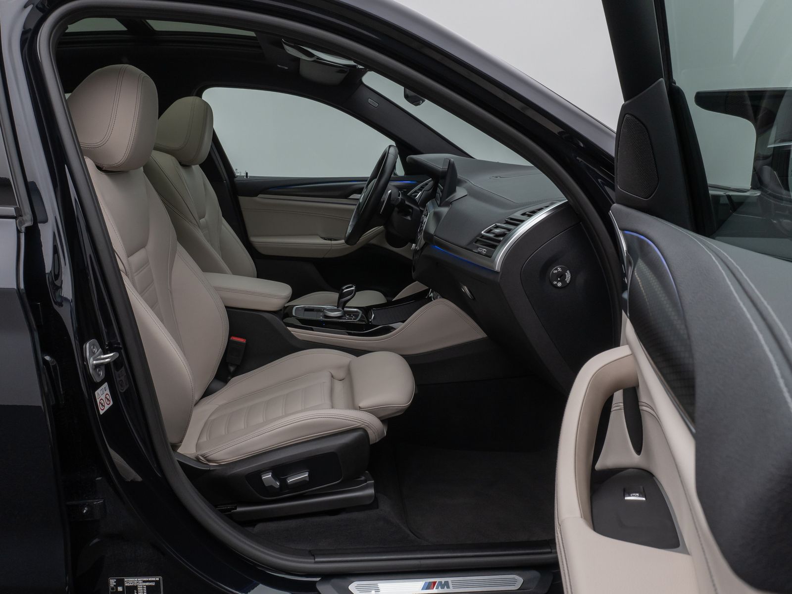 Fahrzeugabbildung BMW X4 M40i Panorama Laser Kamera HUD DAB HiFi AHK