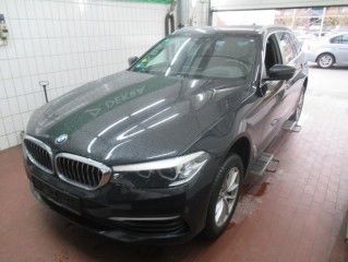 BMW 520dxD/Aut/Navi/HUD/LEDerKomfortStz/P&DrivAs/AHK