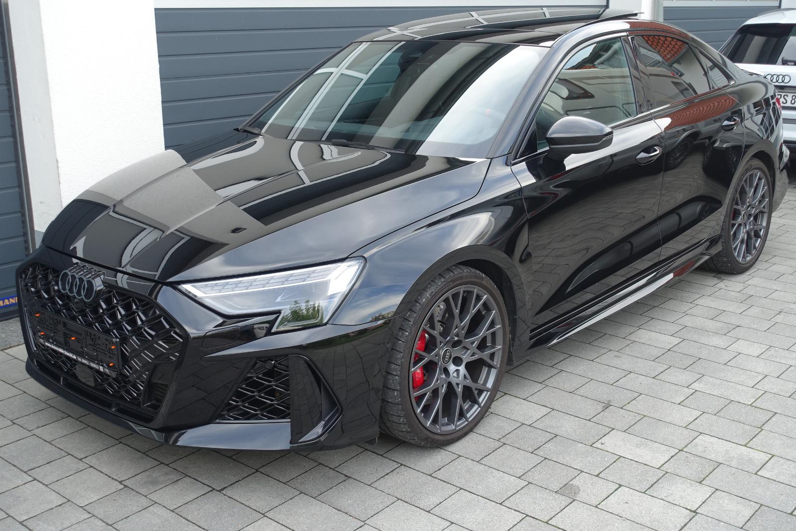 Audi RS3 Limousine RS-Schalensitze HUD Panorama Sonos