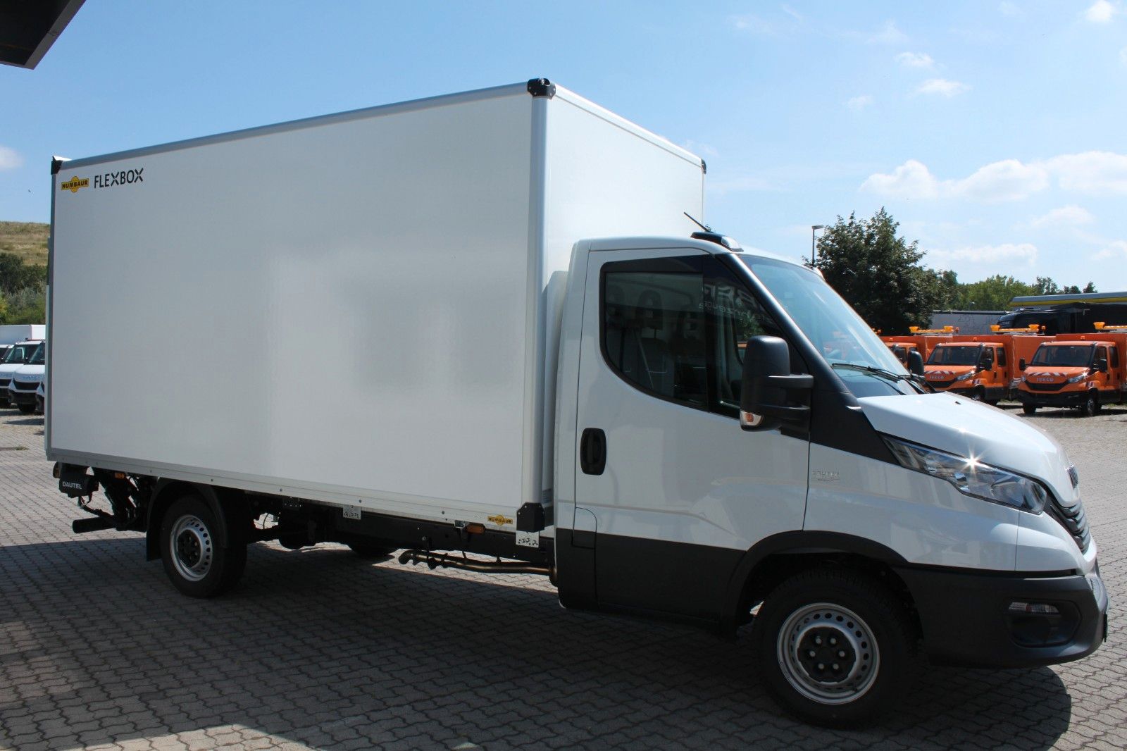 Fahrzeugabbildung Iveco Daily 35S14HEA8 Koffer Ladebordwand