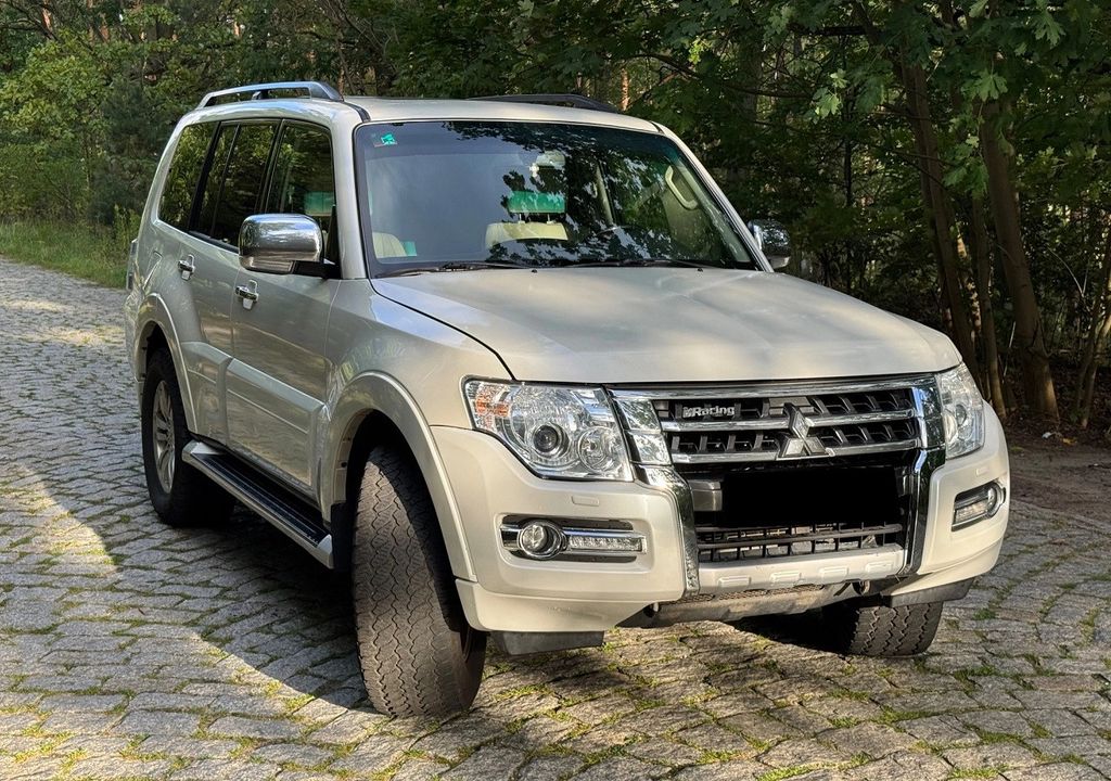 Image of Mitsubishi Pajero