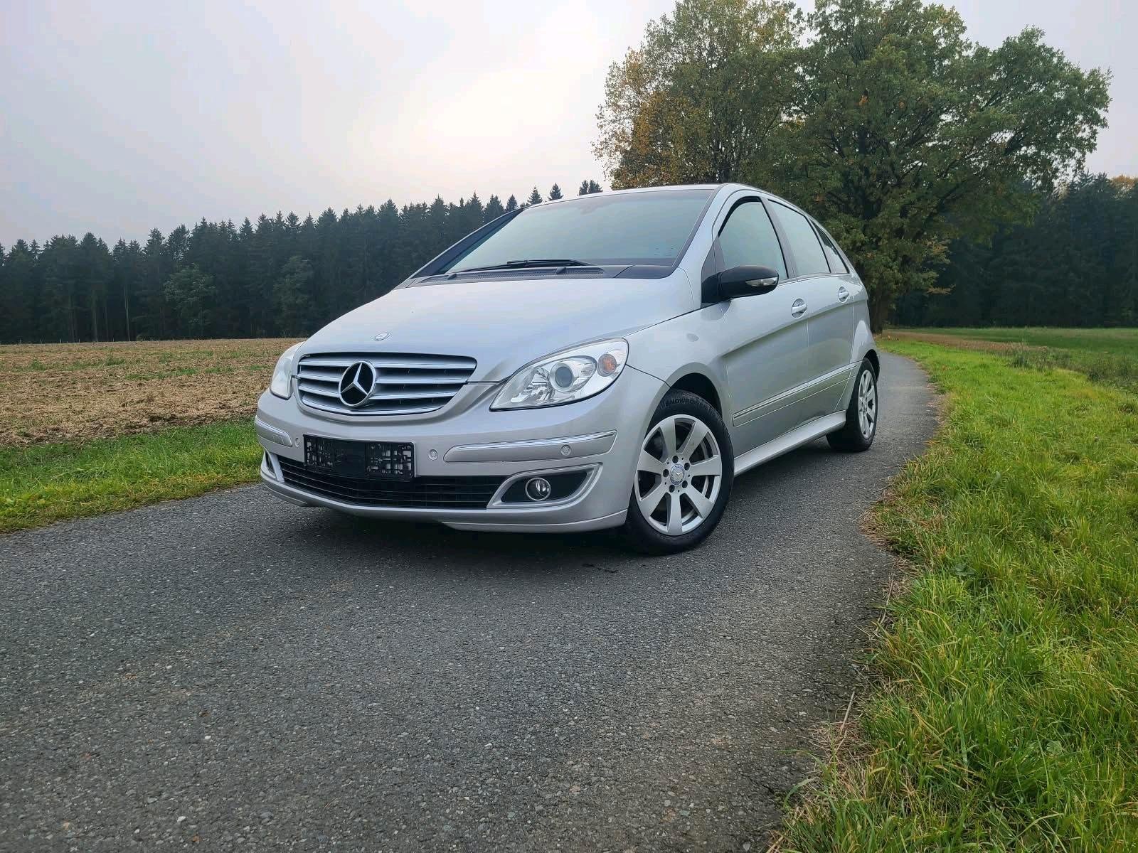 Mercedes-Benz B 200