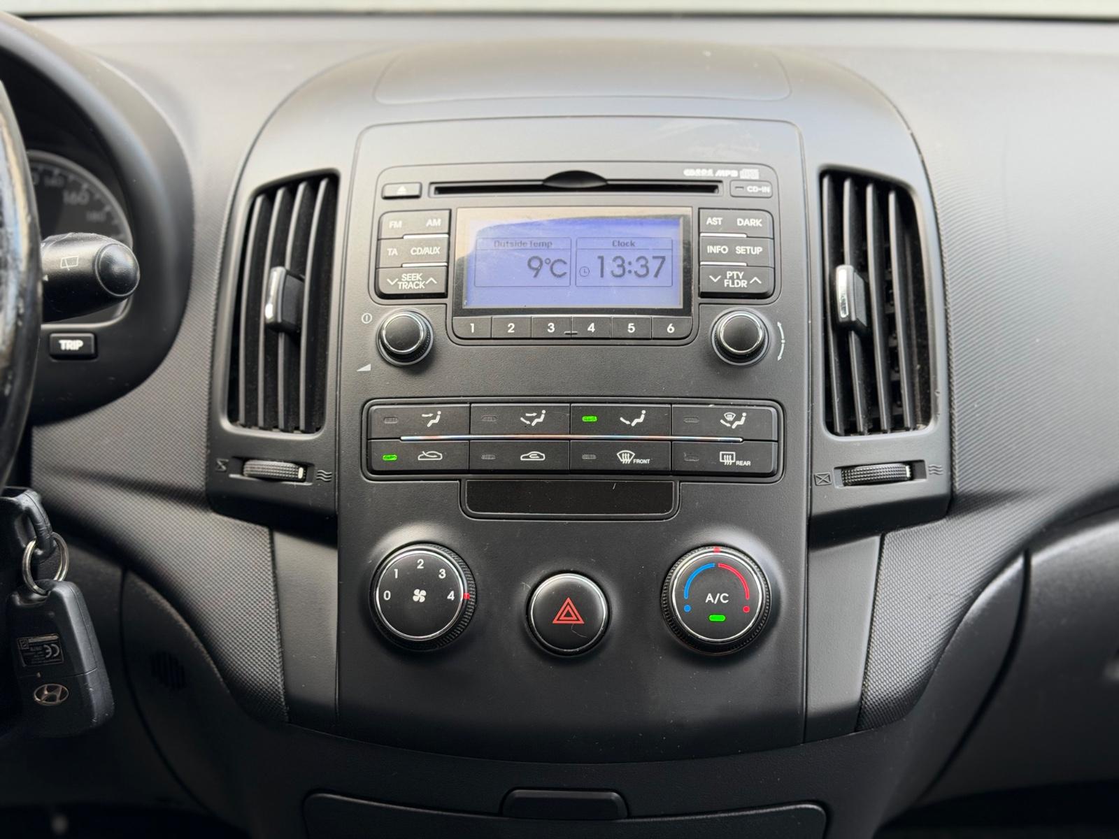 Hyundai i30 2011 — photo 17