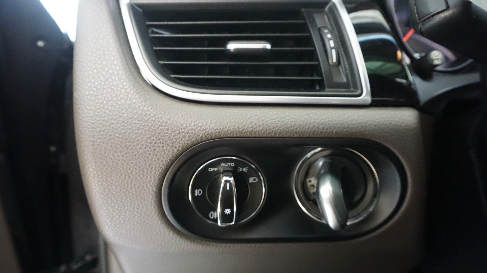 Fahrzeugabbildung Porsche Macan S *SITZBELÜFTUNG*PANORAMADACH*