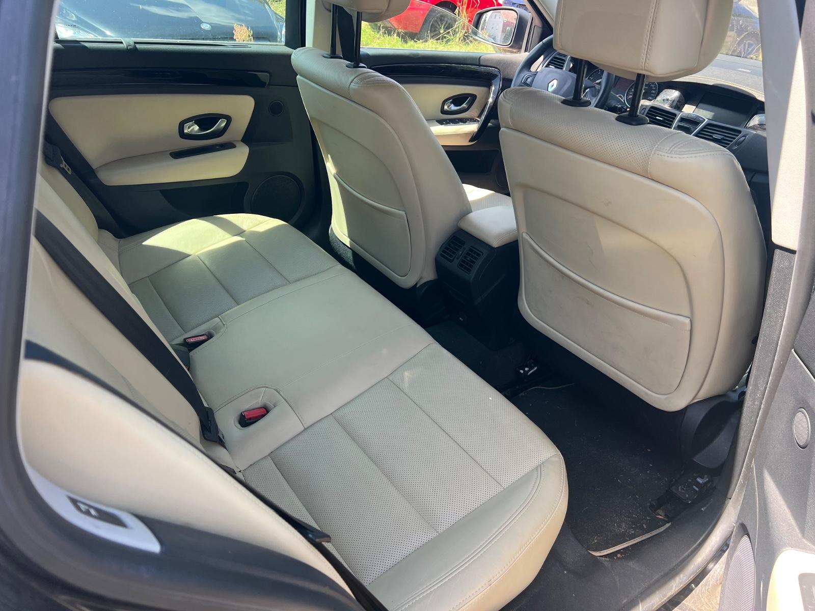Renault Laguna 2011 — photo 8