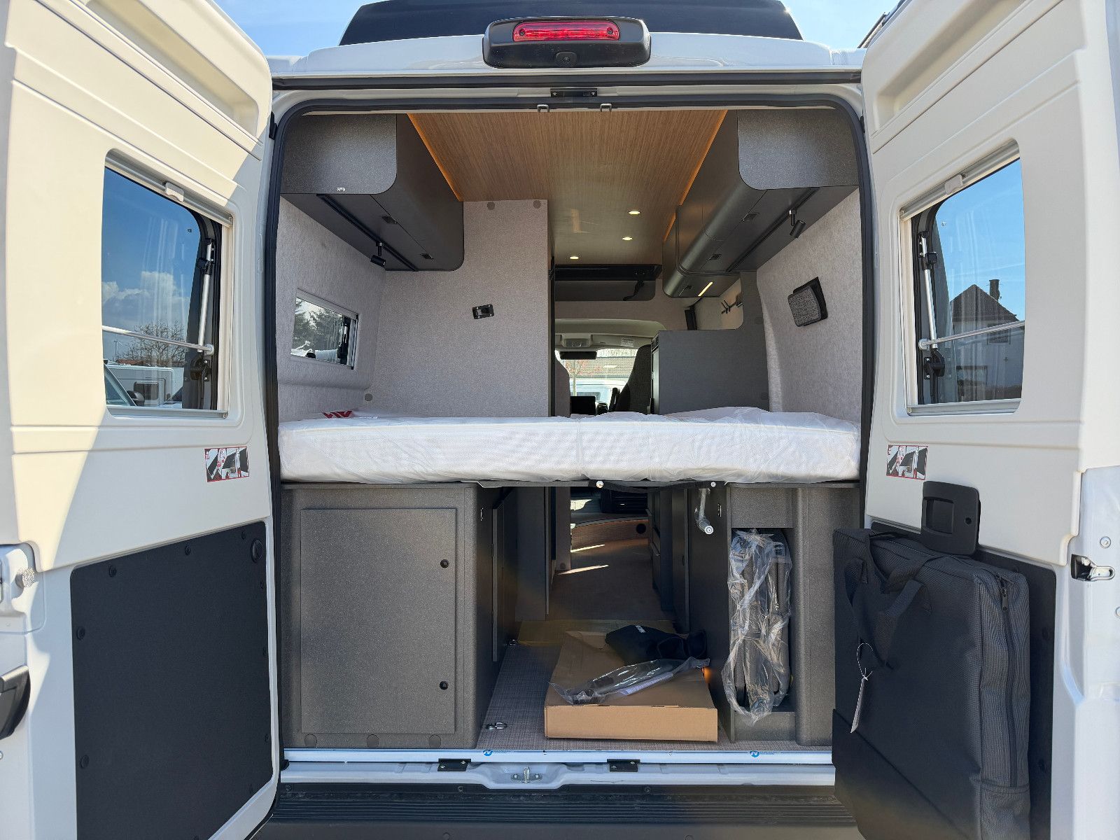 Fahrzeugabbildung HYMER / ERIBA / HYMERCAR Redwood 601 - Voll - 6.871€ sparen!