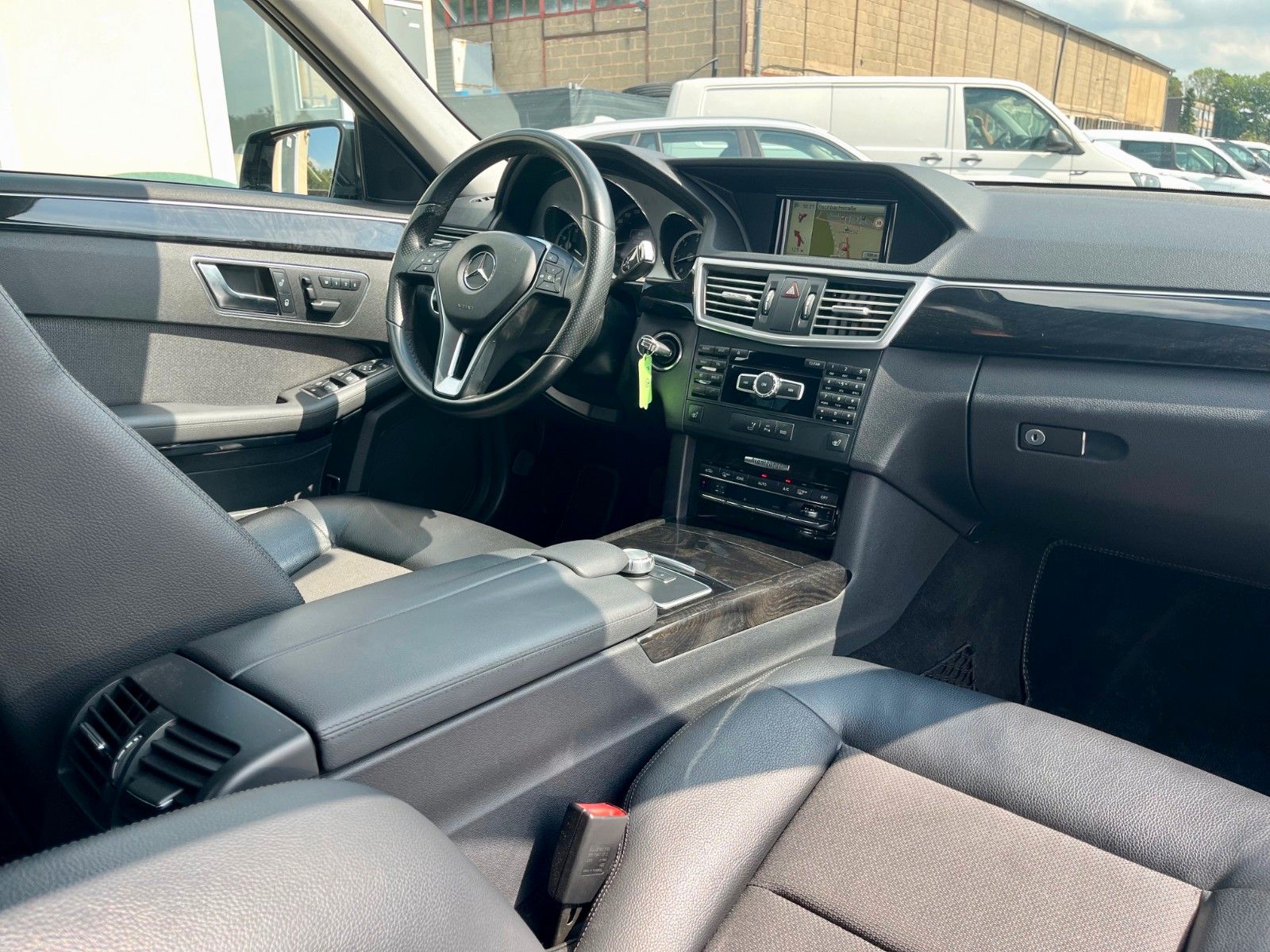 Fahrzeugabbildung Mercedes-Benz E 300 CDI Aut. AVANTGARDE Navi Xenon Leder AHK