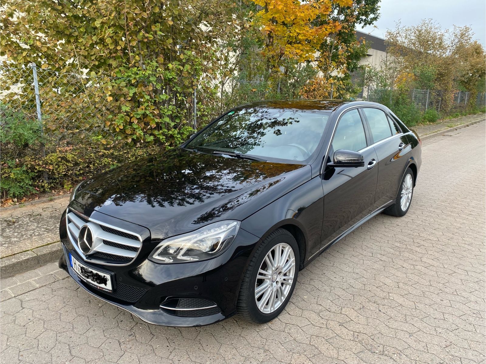 MERCEDES-BENZ E 220 BlueTEC 4MATIC AVANTGARDE Autom. 360° Grad