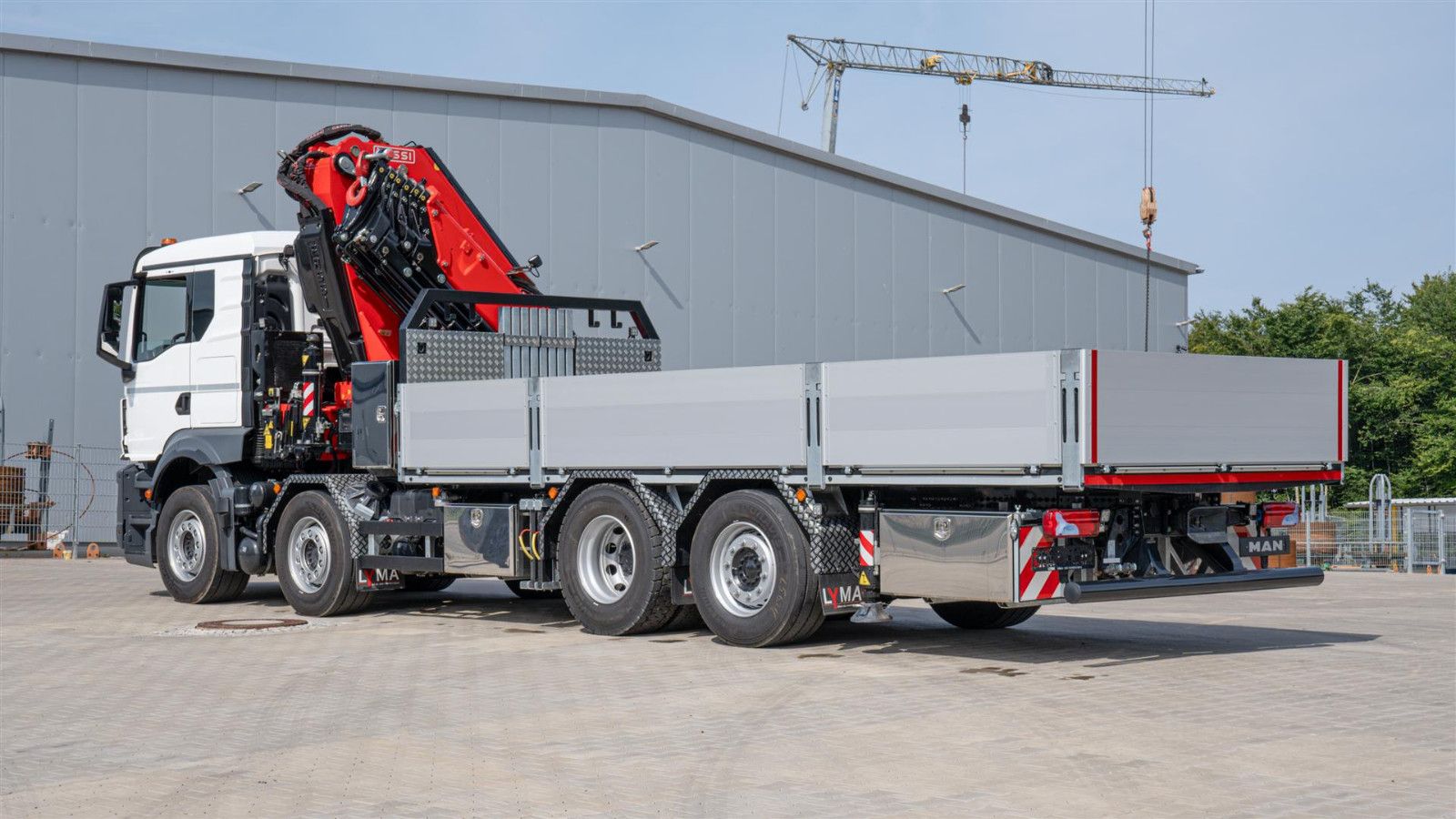 Fahrzeugabbildung MAN MAN 35.470 8x2 Kran F710 RA2.26