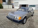 Mercedes-Benz Mercedes Benz E230 (W124) Automatik Lim. - Mercedes-Benz E 230: W124