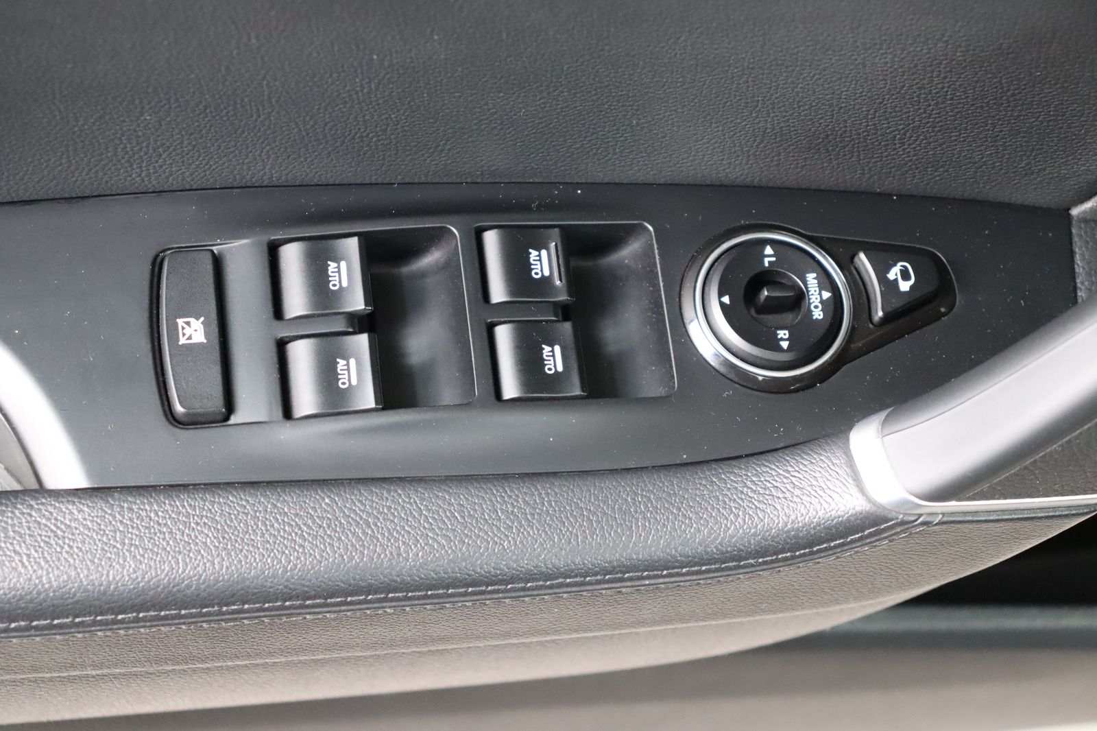 Fahrzeugabbildung Hyundai i40 CW 1.6 CRDi Space Plus * Sitzhzg./-lüftung