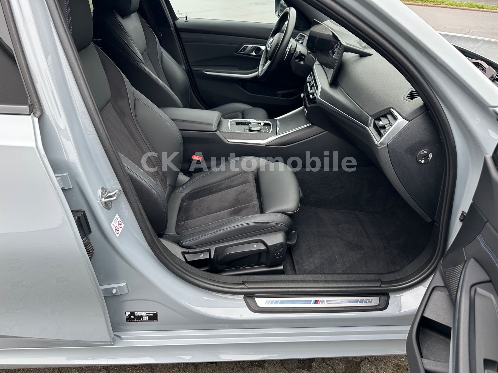 Fahrzeugabbildung BMW 320 d Touring M Sport/Navi/HeadUp/Kamera/LED