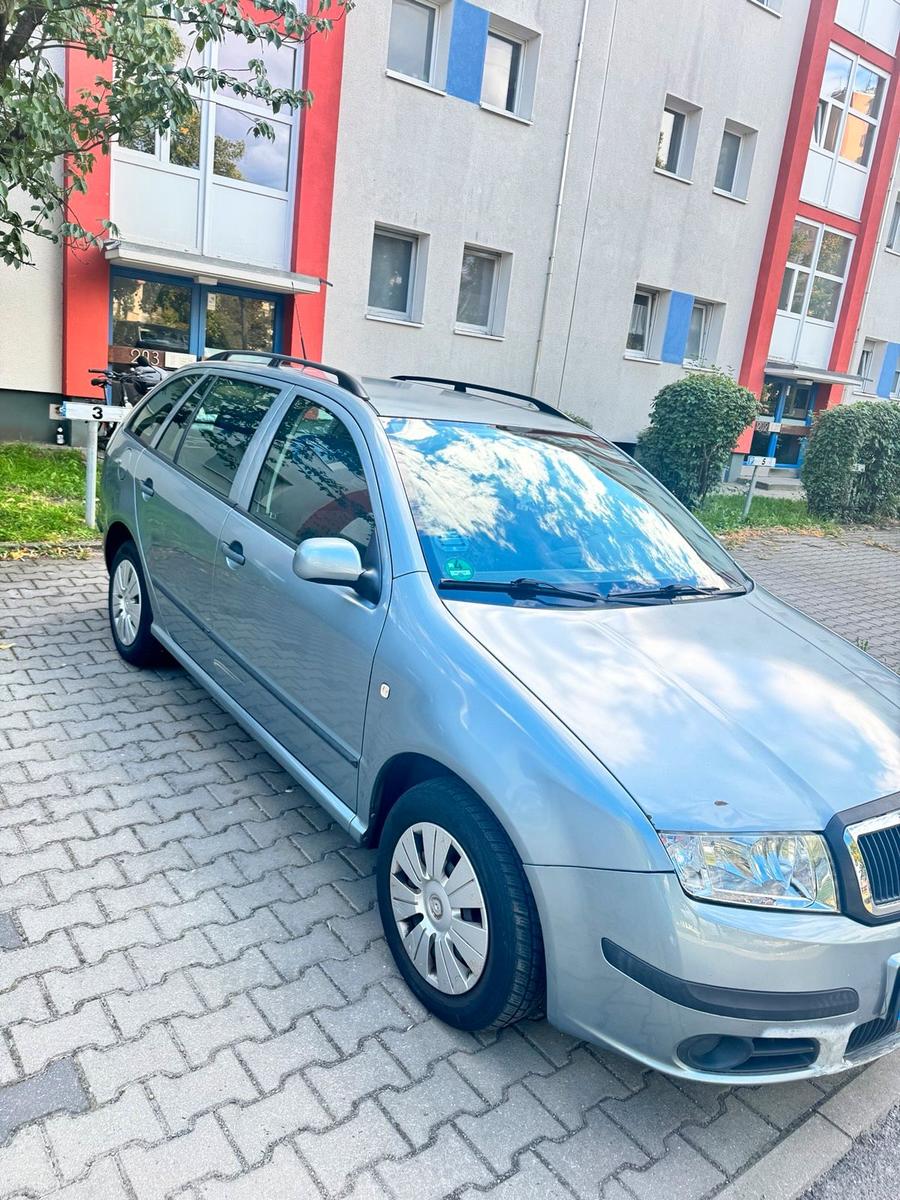 Skoda Fabia 2006 — rear view