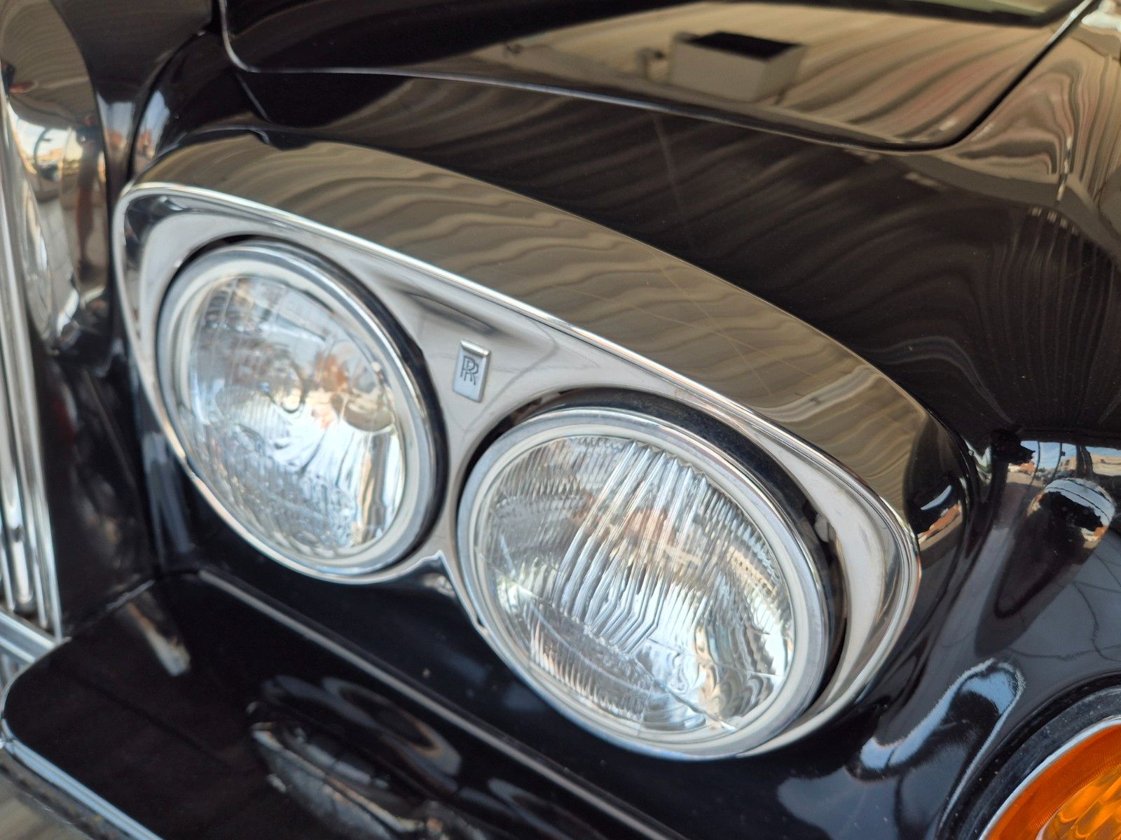 Fahrzeugabbildung Rolls-Royce Corniche/Technisch umfassend revidiert+Historie
