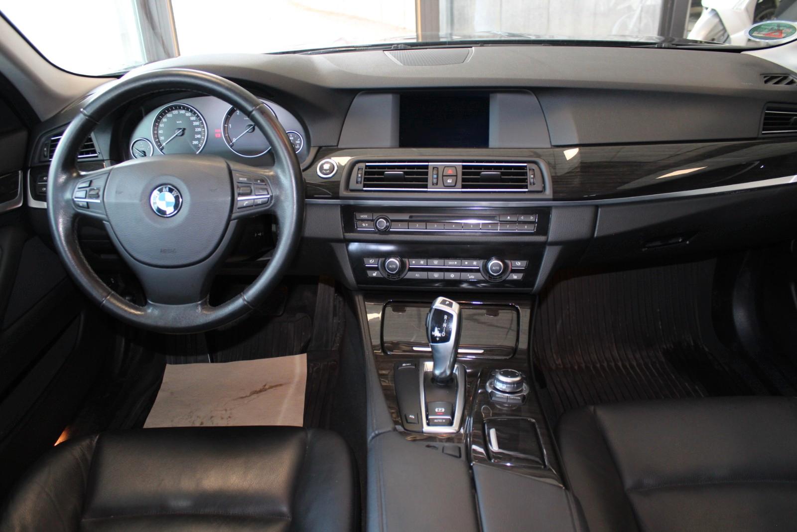 BMW 530 d Touring 245 ch • Boîte auto • 1ère Main - Cuir Dakota • Attelage • Bi-Xénon