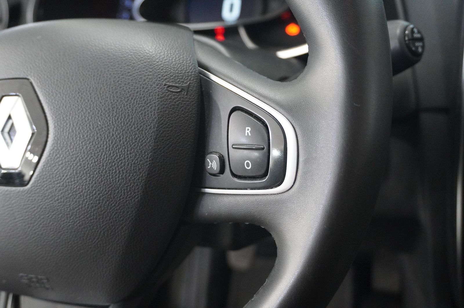 Fahrzeugabbildung Renault Clio IV Grandtour 0.9 TCE LIMITED NAVI/LED/DAB+