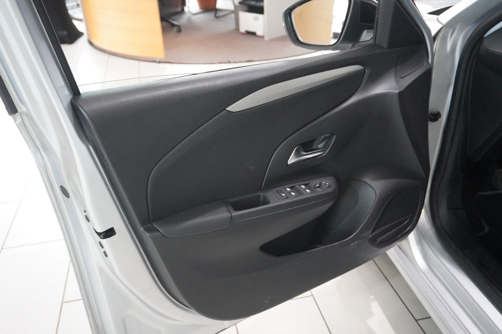 Fahrzeugabbildung Opel Corsa F 1.2 FACELIFT NAVI/LED/KAMERA/VIRTU./DAB+