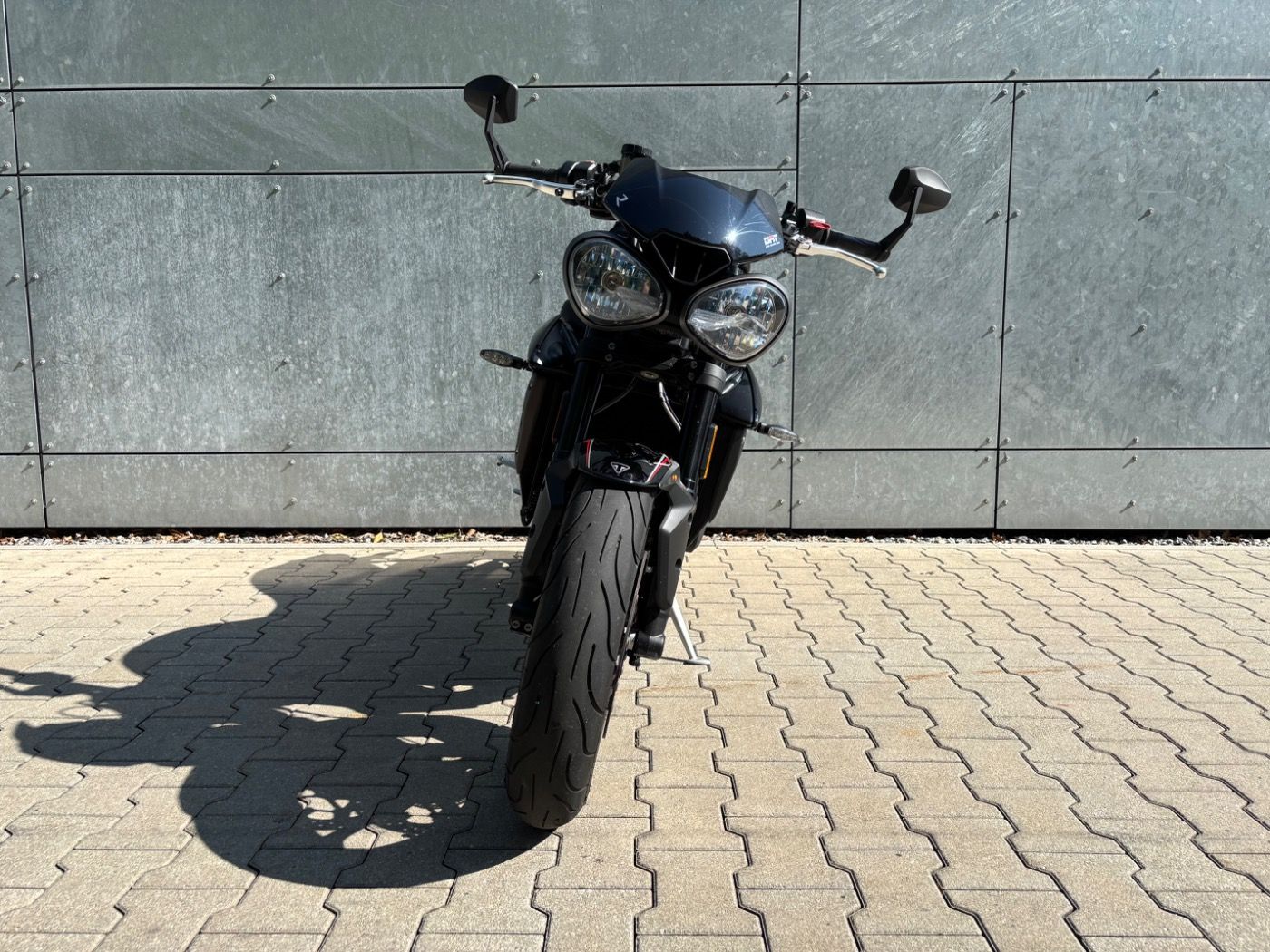 Fahrzeugabbildung Triumph Street Triple R mit Zubehör