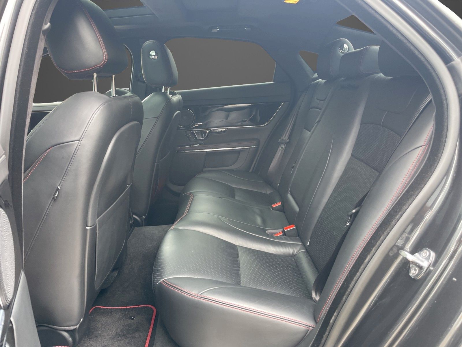 Fahrzeugabbildung Jaguar XJ R-Sport 3.0 V6 Kompressor AWD