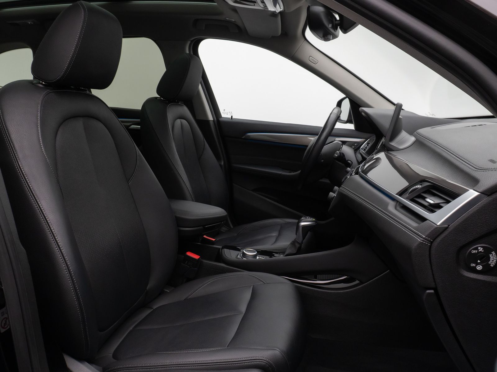 Fahrzeugabbildung BMW X1 xD25e xLine Panorama Kamera HUD DAB Komfort