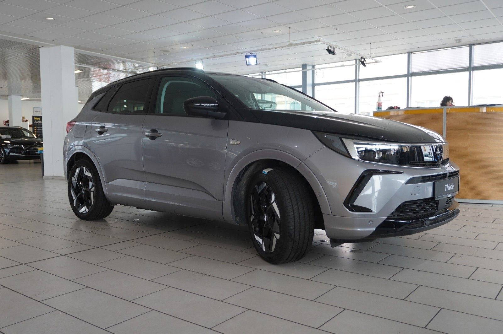 Fahrzeugabbildung Opel Grandland (X) 1.6T GSe 4HYBRID NAVI/LED/KAMERA