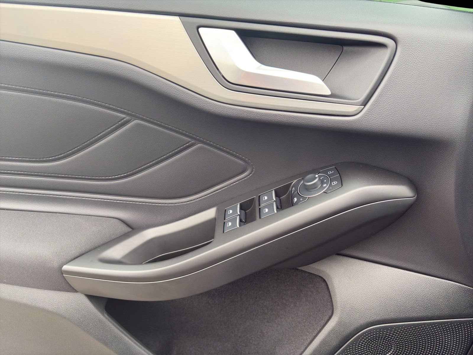 Fahrzeugabbildung Ford Focus Titanium Winter Pak. Fahrerassys. Paket.