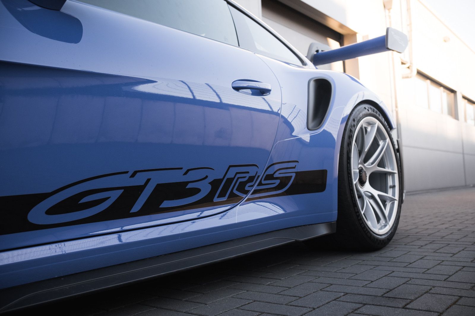 Fahrzeugabbildung Porsche 992/911 GT3 RS-PTS maritime-Lift-Weissach-PCCB