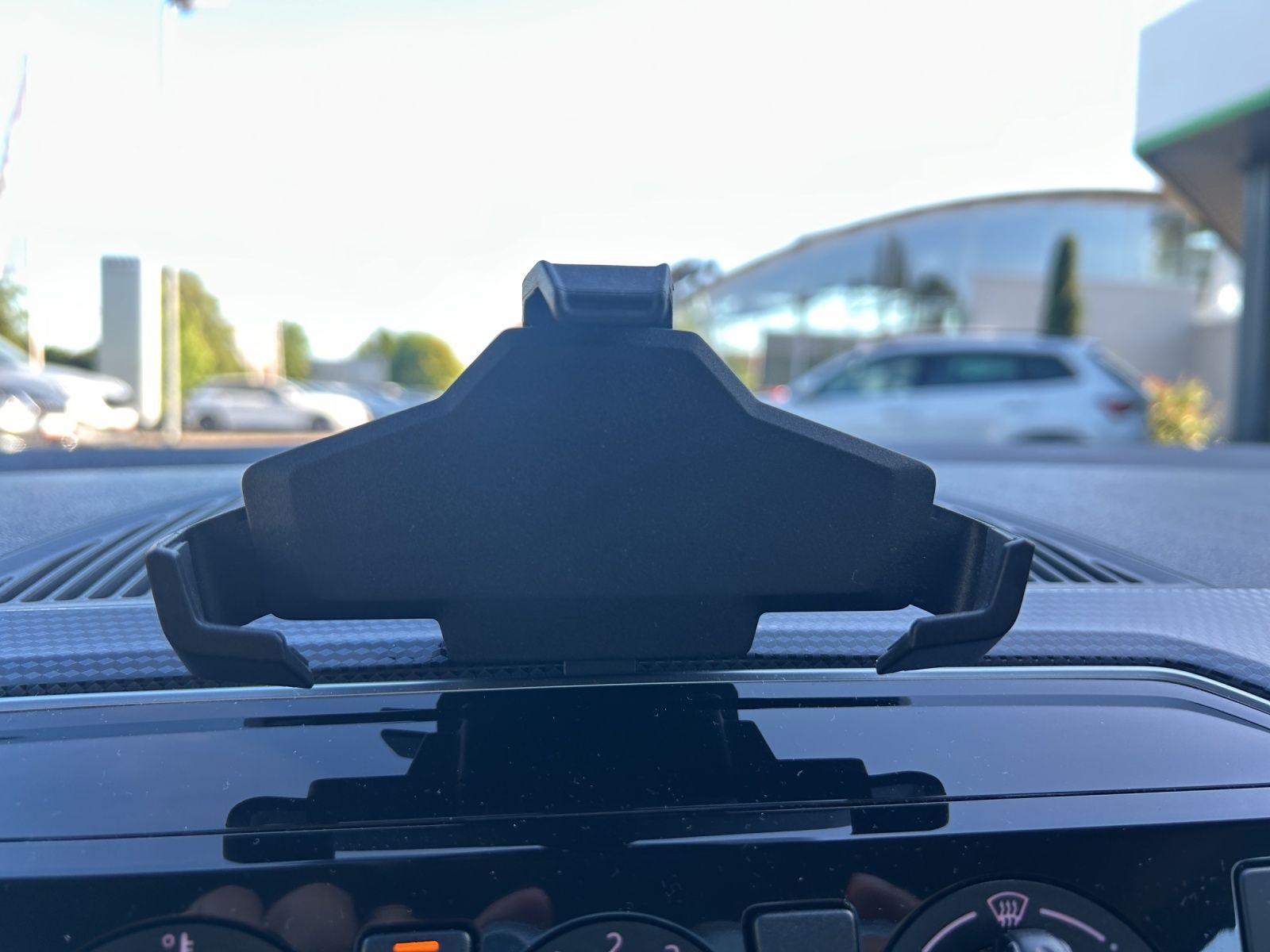 Fahrzeugabbildung Volkswagen up! Klima SHZ GRA RFK maps+more