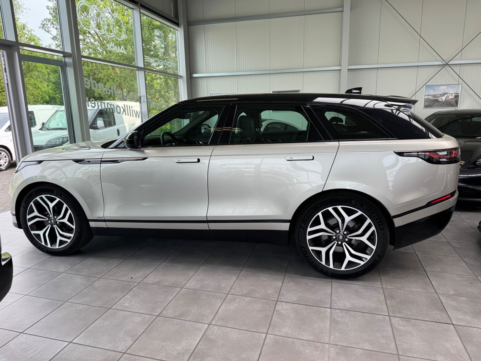 Fahrzeugabbildung Land Rover Range Rover Velar R-Dynamic HSE