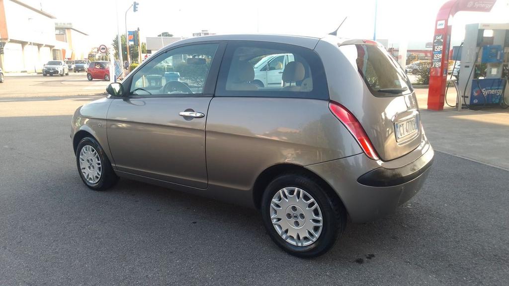 Lancia Ypsilon