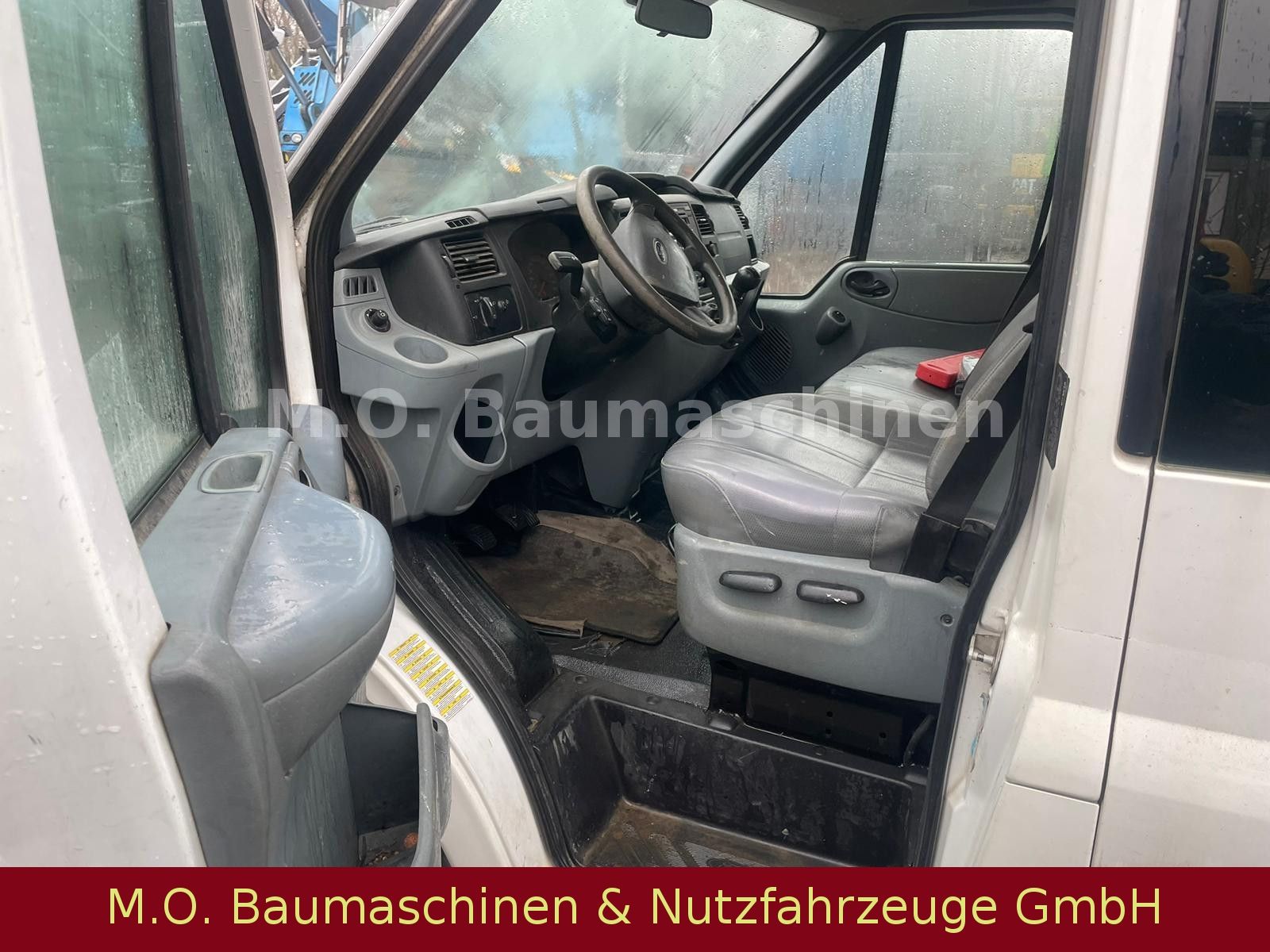 Fahrzeugabbildung Ford Transit 115T300 / 9 Sitzer