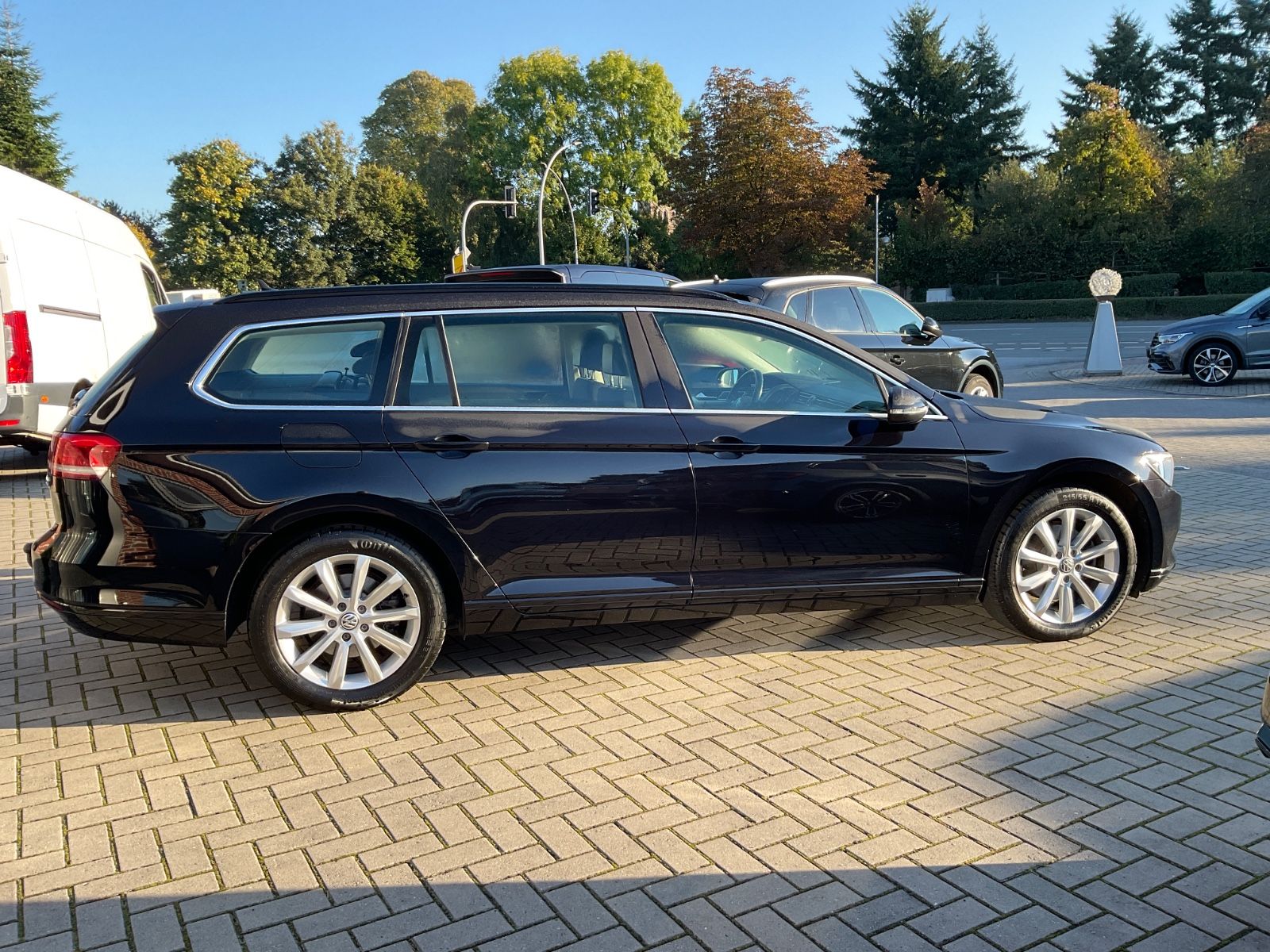 Fahrzeugabbildung Volkswagen Passat Variant 2.0 TDI DSG Comfort,AHK,Navi,ACC