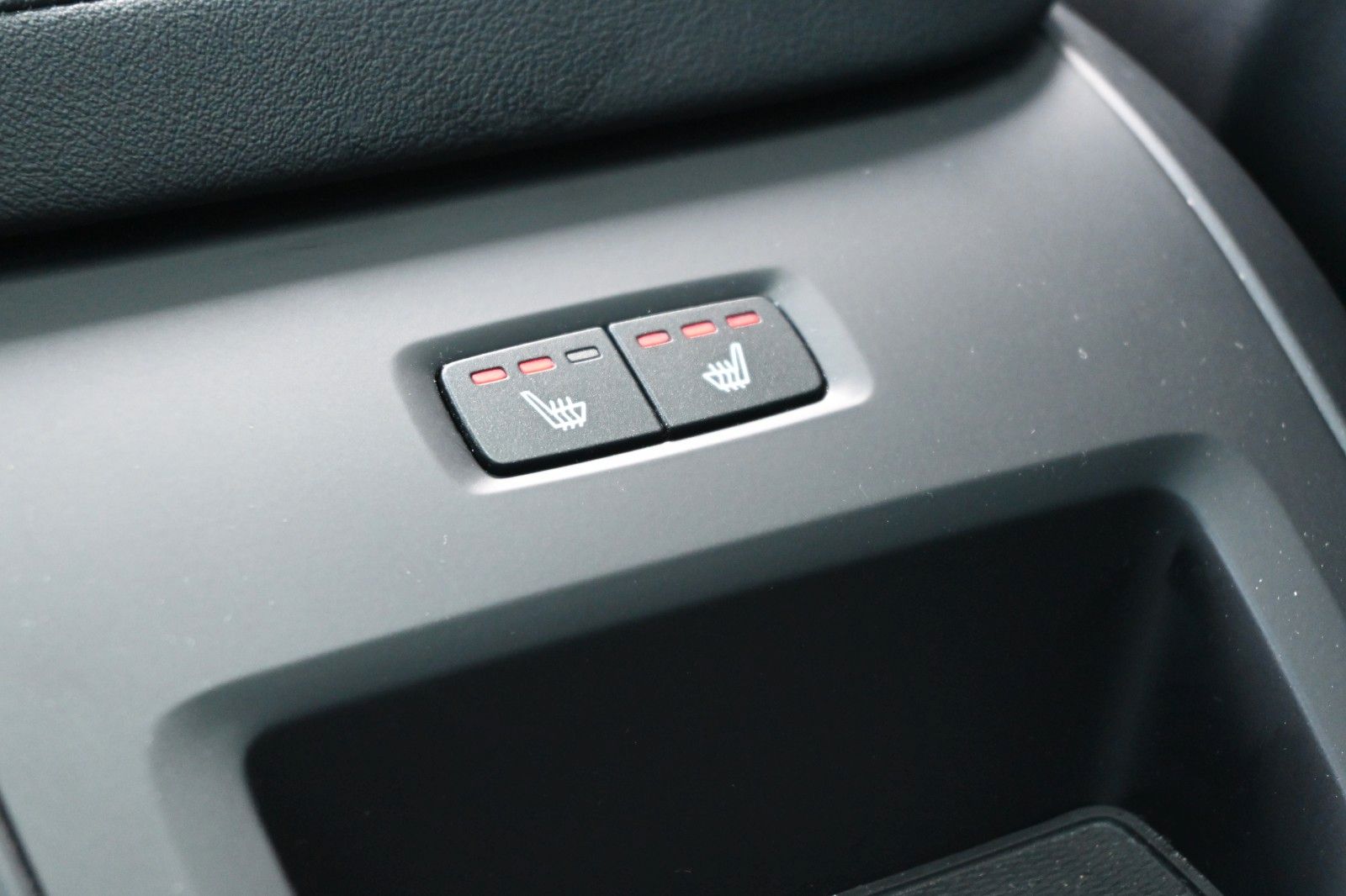 Fahrzeugabbildung Volvo XC60 B4 Plus Dark *360°*H/K*NAV*PANO*ACC*STDHZG*