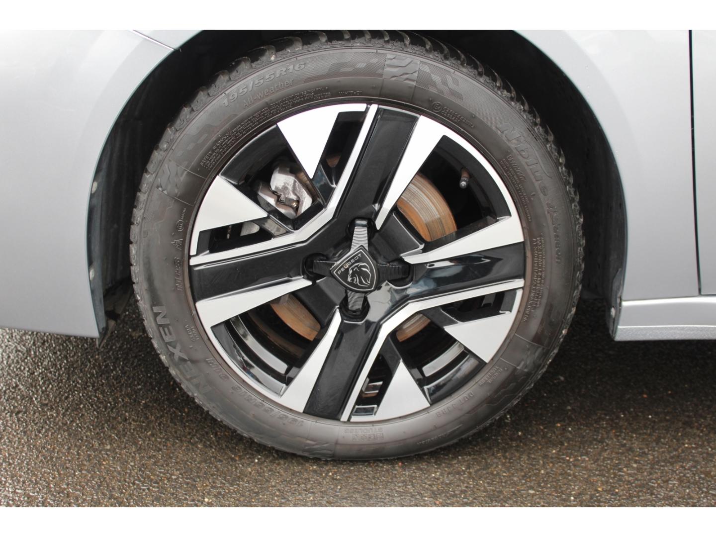 Peugeot 208 Allure PureTech 100 5türig *scheckheftgepfle