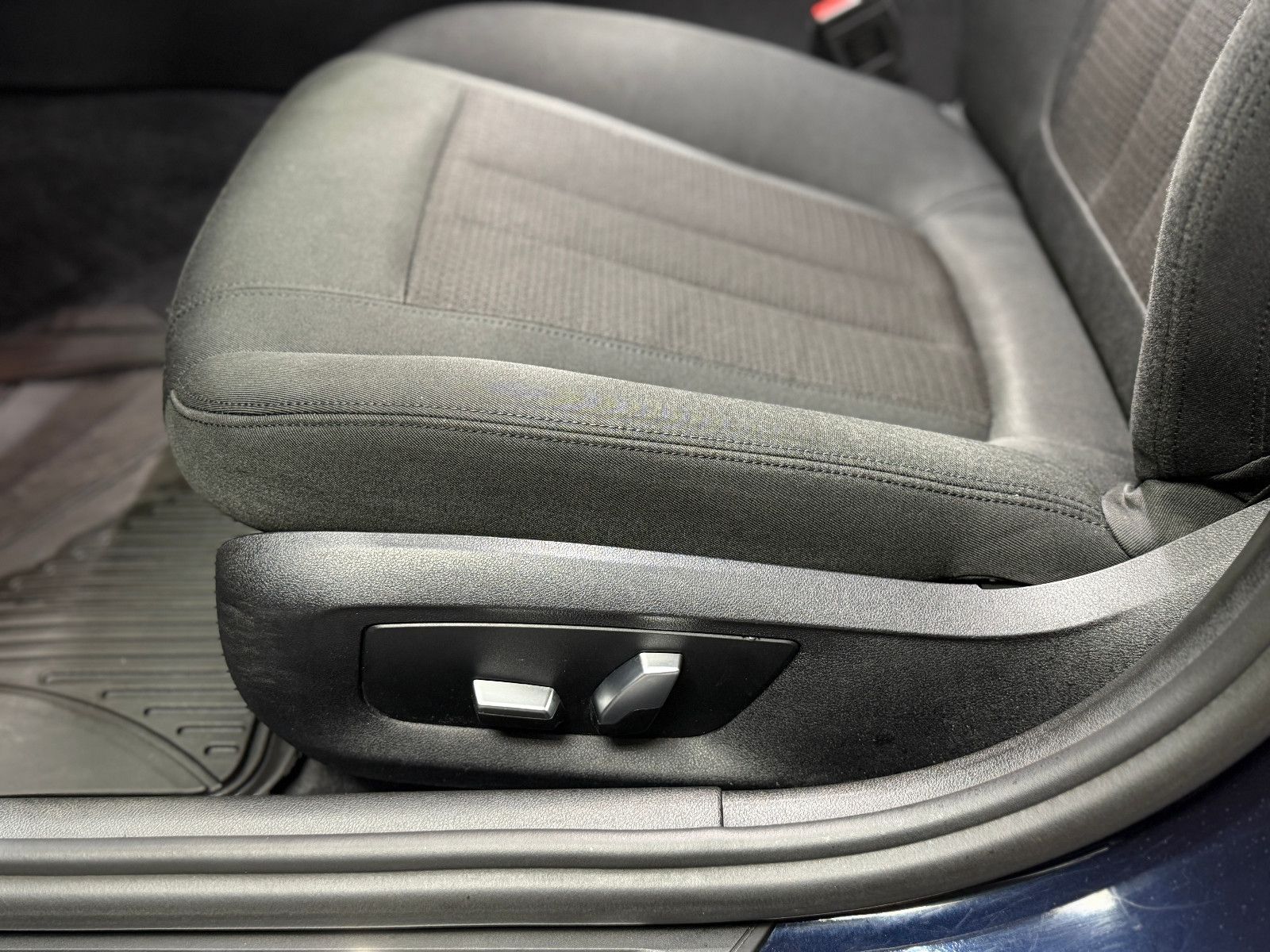 Fahrzeugabbildung BMW 530I Limousine|Driving Assistant|NAVI|PDC