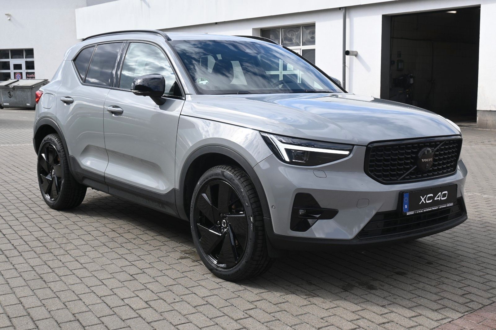 Fahrzeugabbildung Volvo XC40 B4 DKG Plus Black Edition*FSHZG*360°*ACC