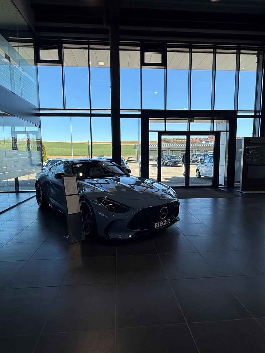 showroom-image-top