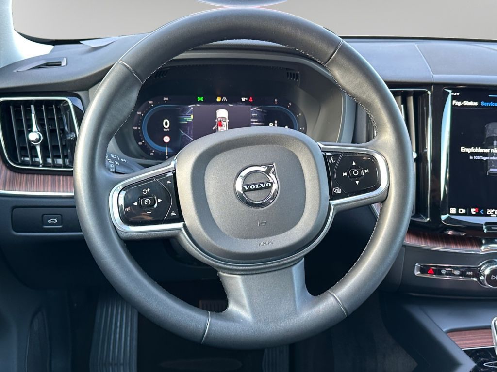 VOLVO XC60 B4 D Plus Bright,Fahreras.,Nappa,AHK,STHZ. VOLVO XC60 B4 D Plus Bright,Fahreras.,Nappa,AHK,STHZ.