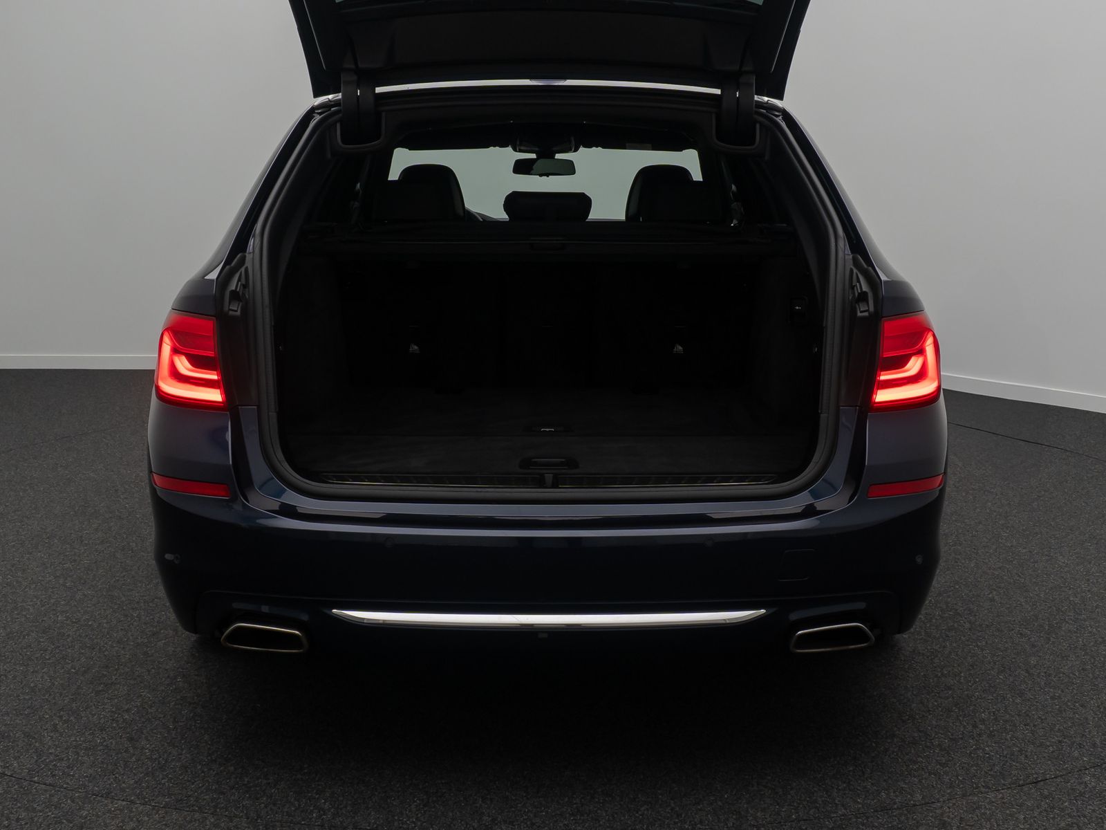 Fahrzeugabbildung BMW 540i xD LuxuryLine HUD Kamera HiFi Alarm Komfort