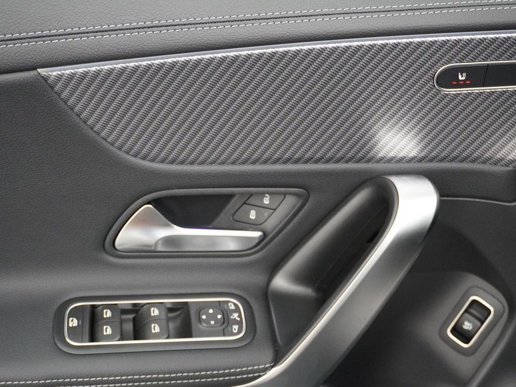 Mercedes-Benz CLA 180 Shooting Brake Star Edition Luxury Line