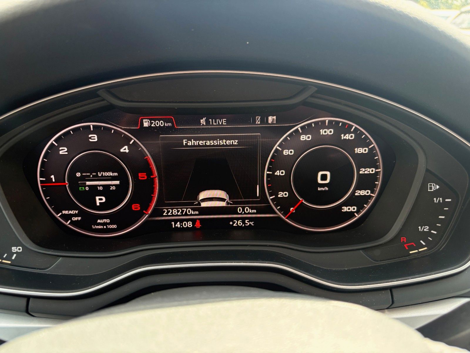 Fahrzeugabbildung Audi A4 2.0 TDI quattro Aut Navi Leder Xenon AHK SPOR