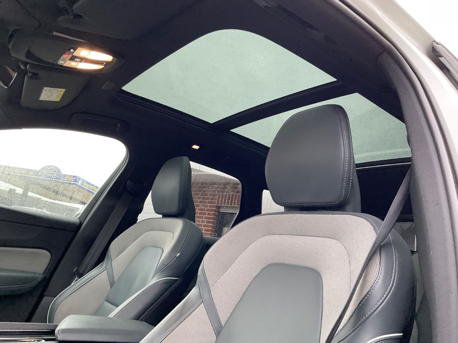 Fahrzeugabbildung Volvo XC 60 XC60 R Design AWD,AHK,Kamera,Pano,LED