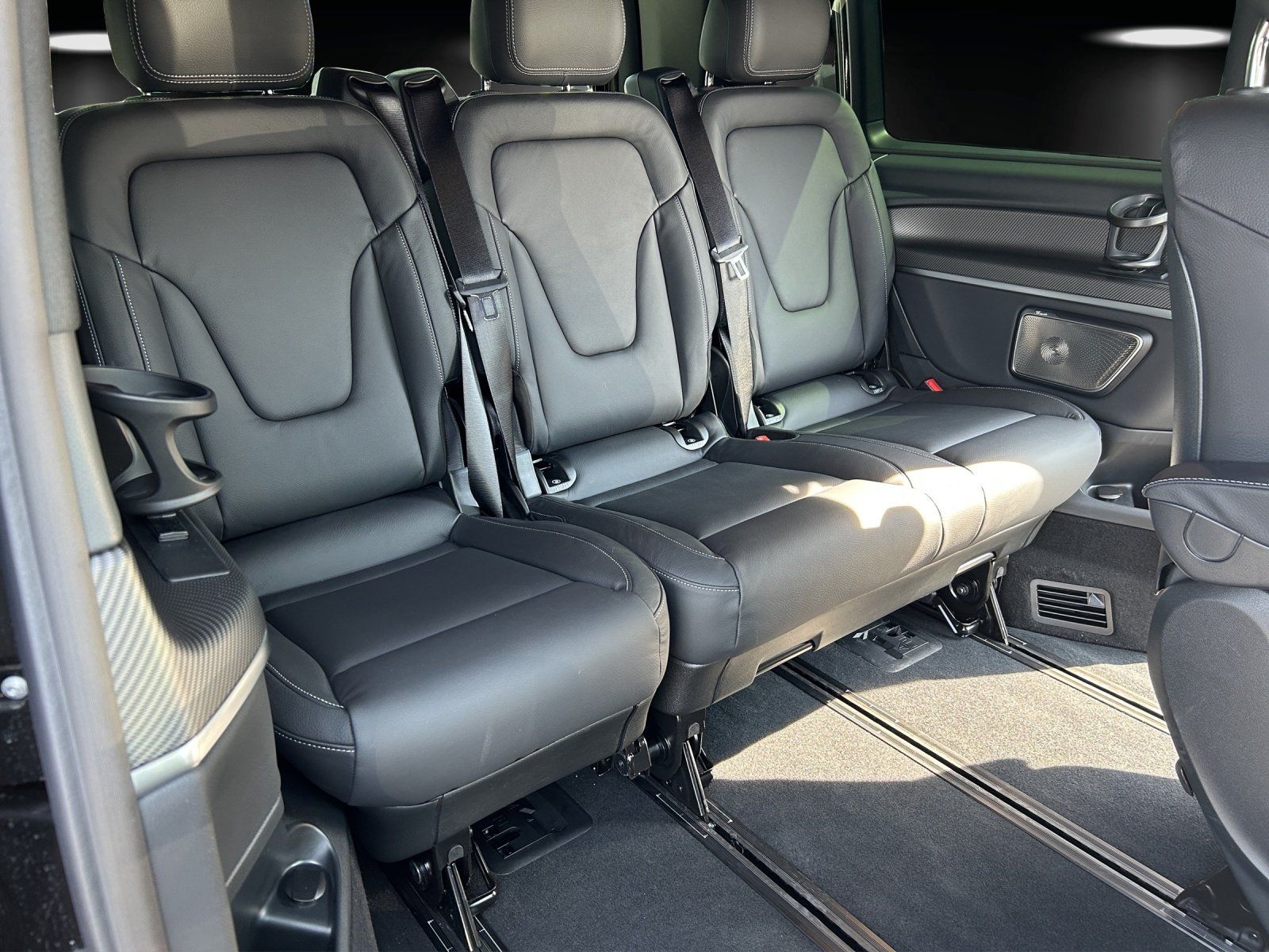 Fahrzeugabbildung Mercedes-Benz V 250 d Avantgarde Winterpaket AMG-Line AHK MBUX