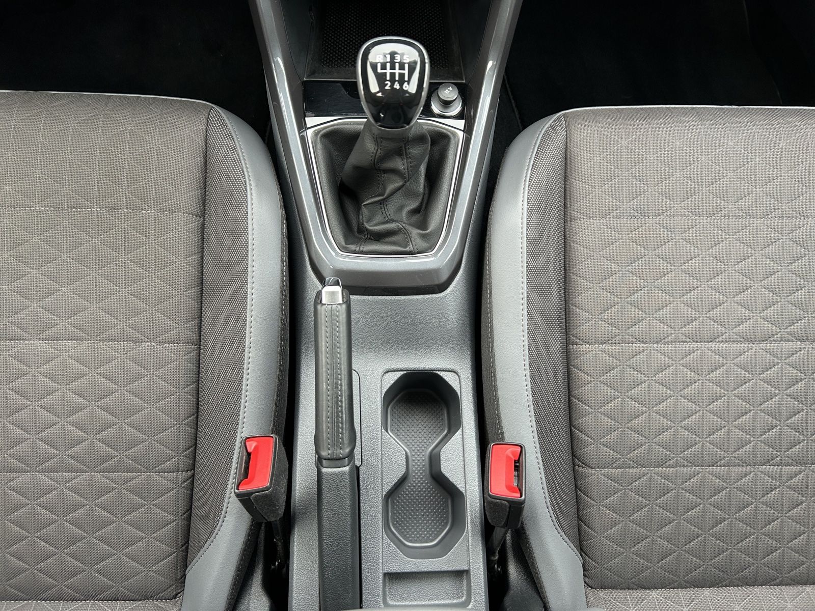 Fahrzeugabbildung Volkswagen T-Cross TSI Style R-Line LED Navi RFK SH 17"