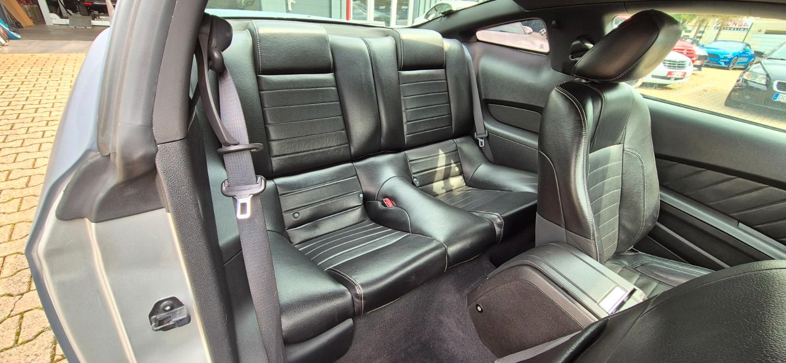 Ford 4.0 V6 Coupe Matt lackiert  Sportfahrwerk 18"
