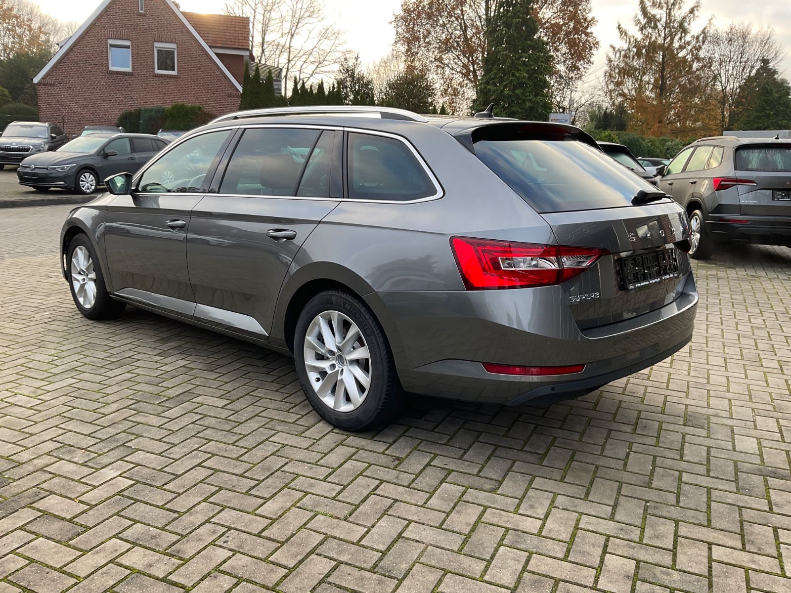 Fahrzeugabbildung SKODA Superb Combi 2.0 TDI DSG,Navi,LED,Kamera,ACC