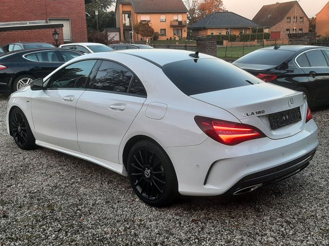 Mercedes-Benz CLA 180 AMG Amg pakket FACELIFT!