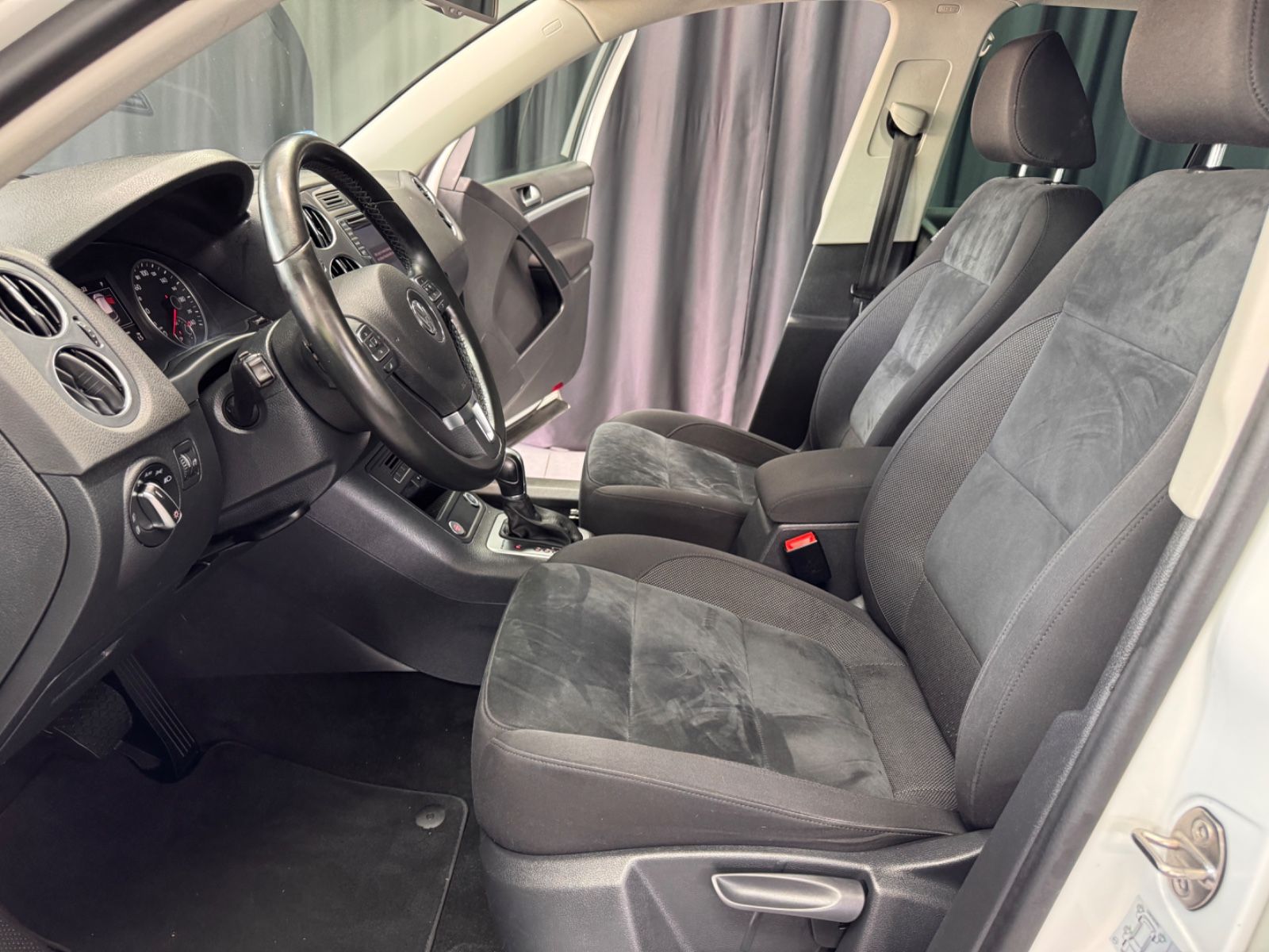Fahrzeugabbildung Volkswagen Tiguan Sport & Style BMT 4Motion|R-LINE|DSG|NAVI